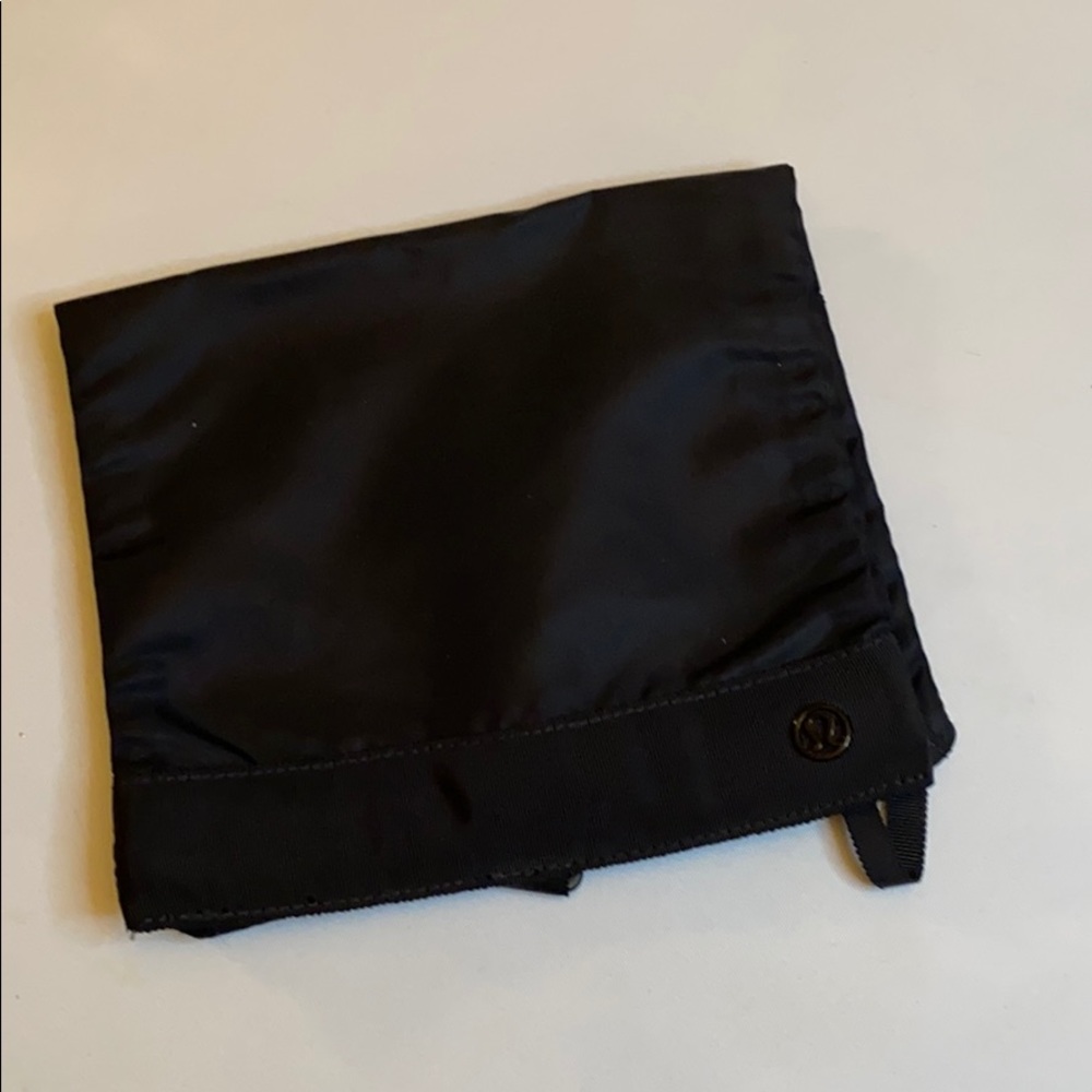 Lululemon “sweaty unmentionables” holder